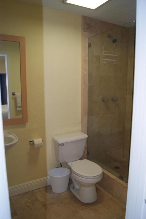 ميامي غاردنز Private Studio Two Miles From Hard Rock Stadium المظهر الخارجي الصورة